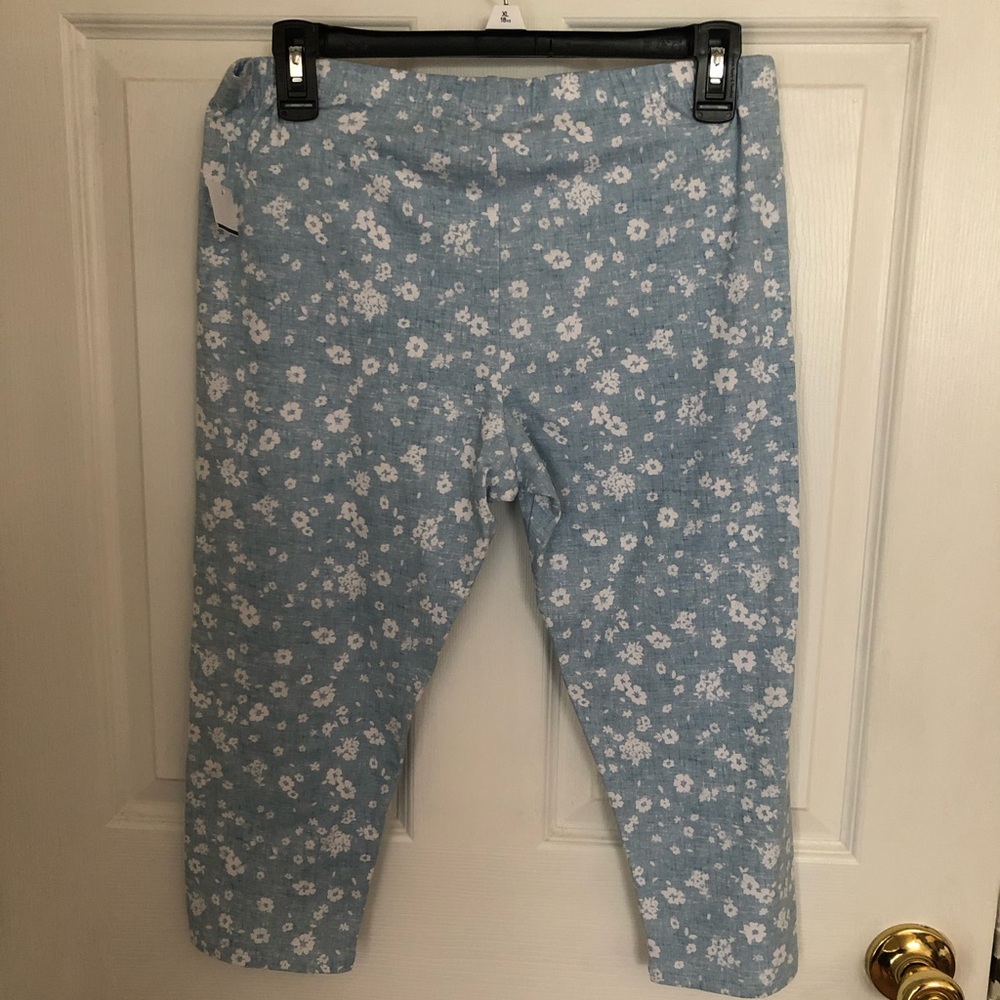 Arizona Jean Co. Women’s Light Blue & White Floral Capri Legging Sz 18 1/2 Plus - Picture 2 of 6
